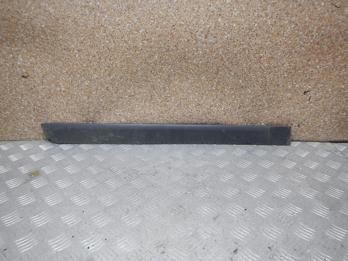 Молдинг задней правой двери