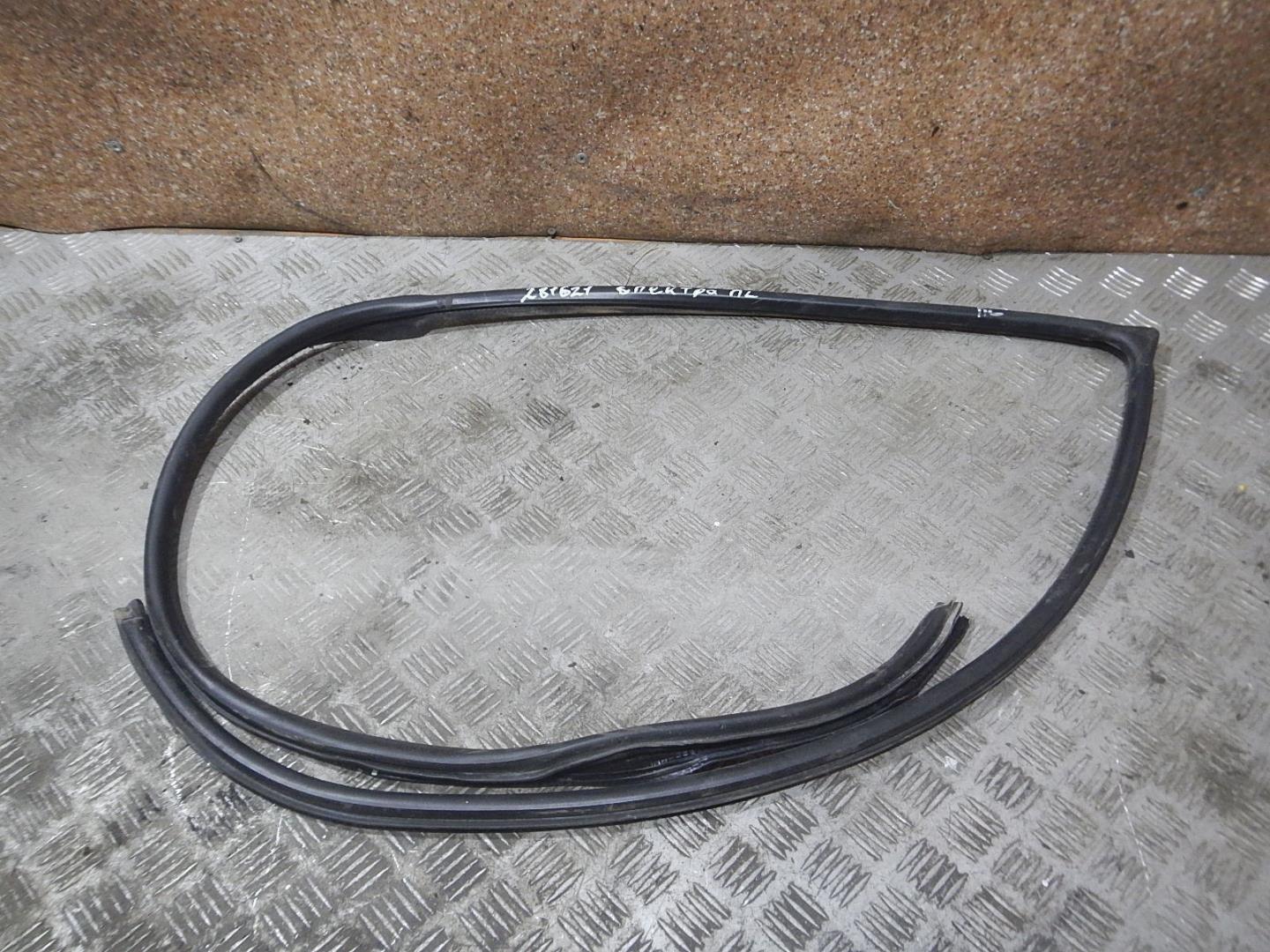 Уплотнитель двери