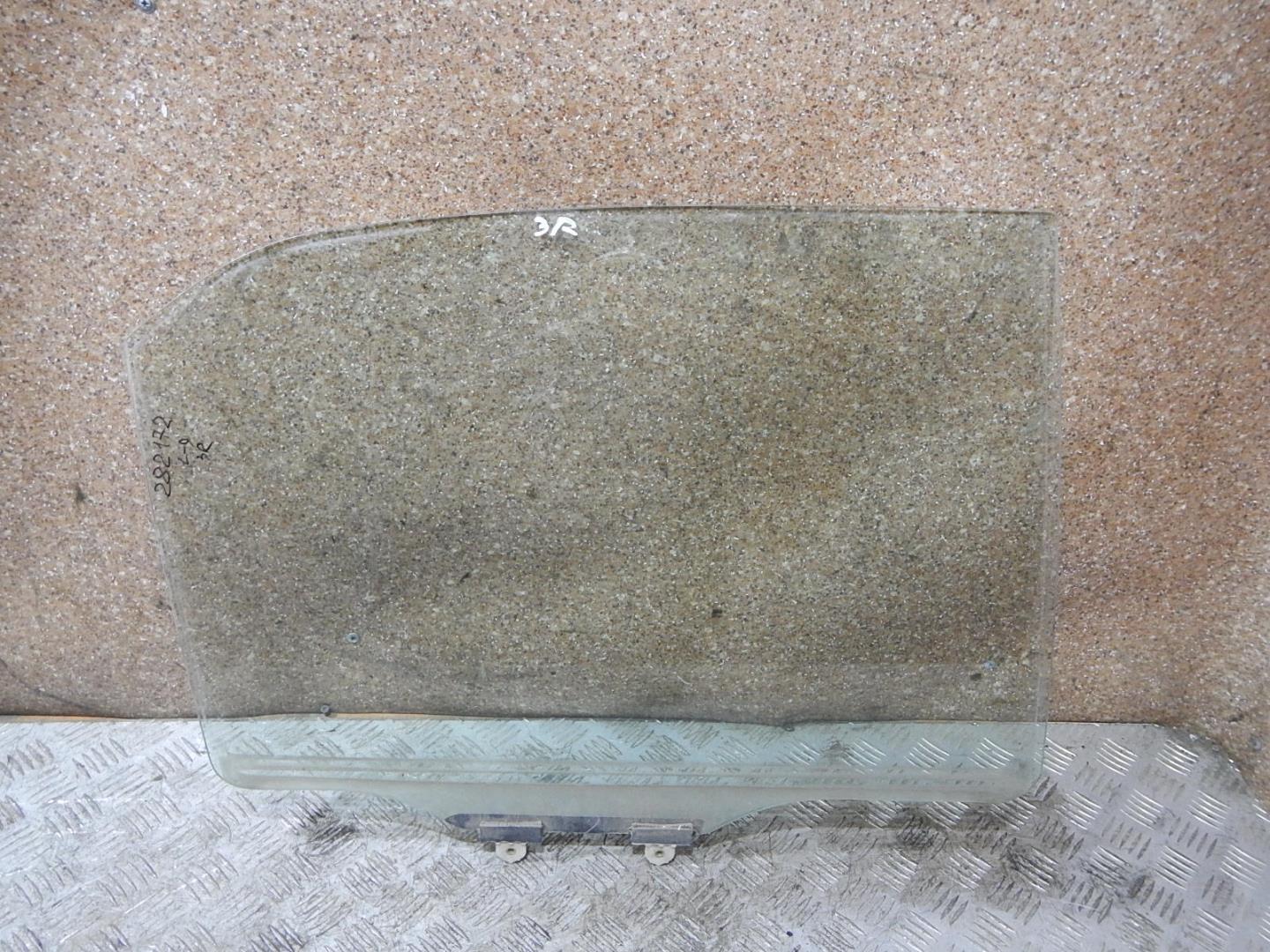 Стекло двери задней правой