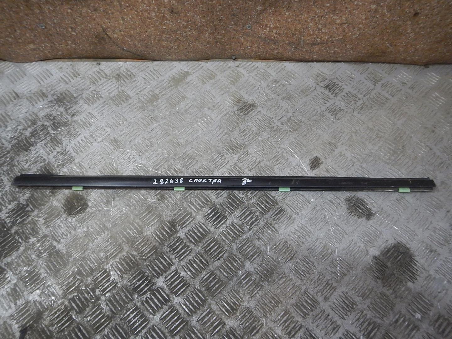 Накладка стекла заднего левого