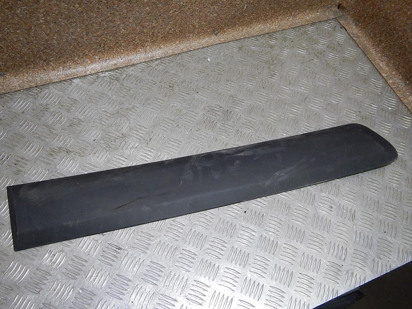 Молдинг задней правой двери