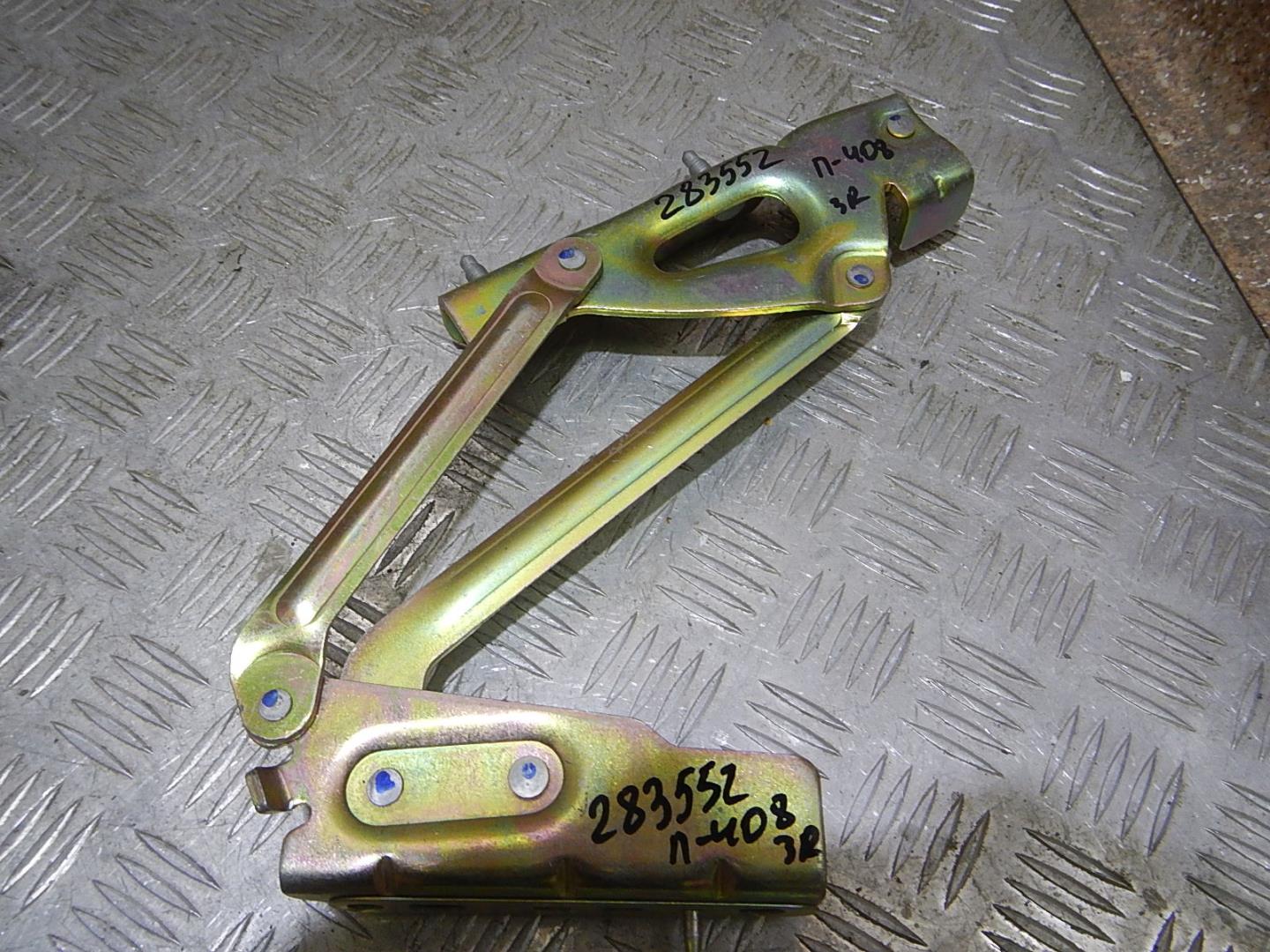 Петля крышки багажника