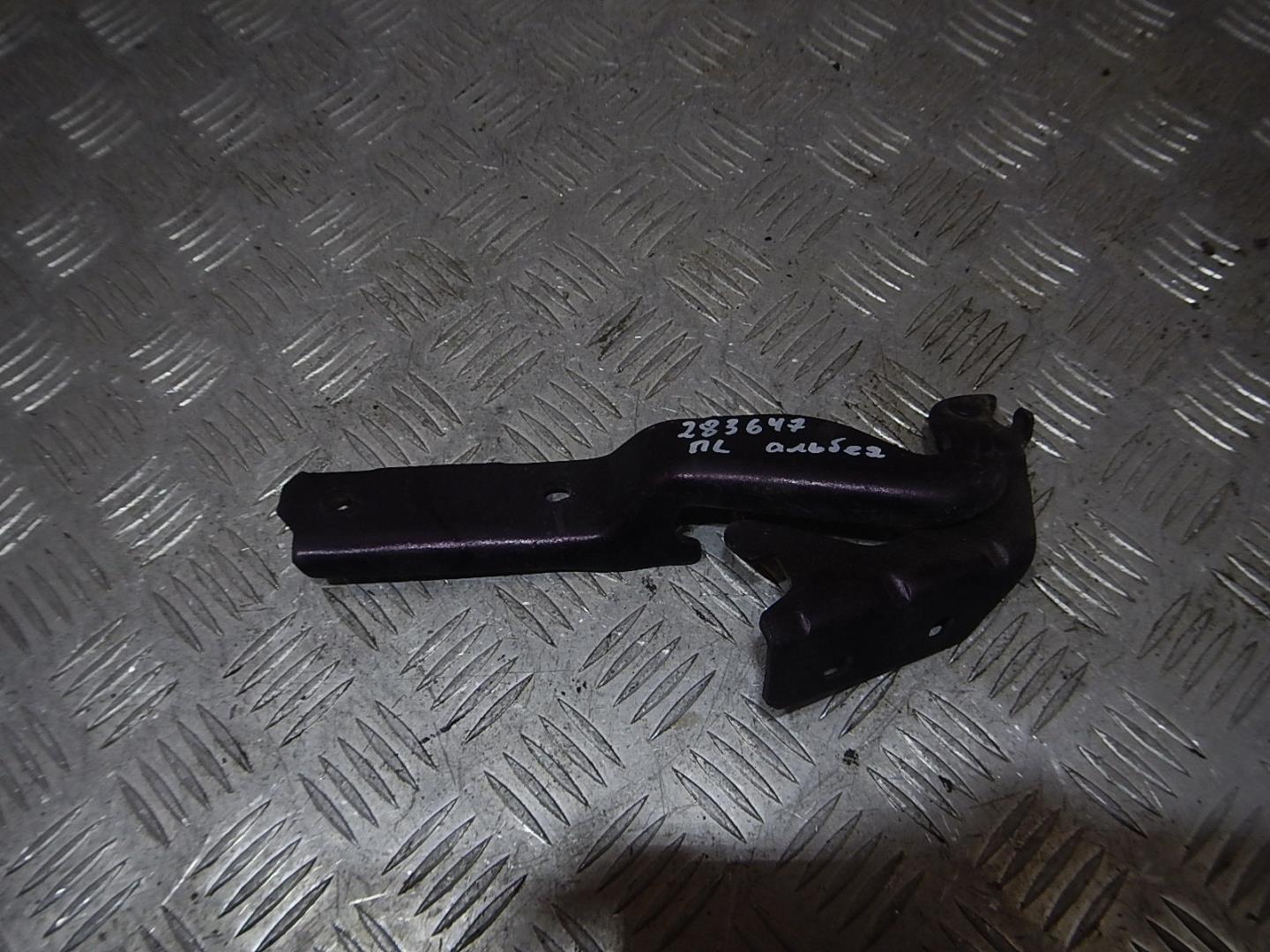 Петля капота левая