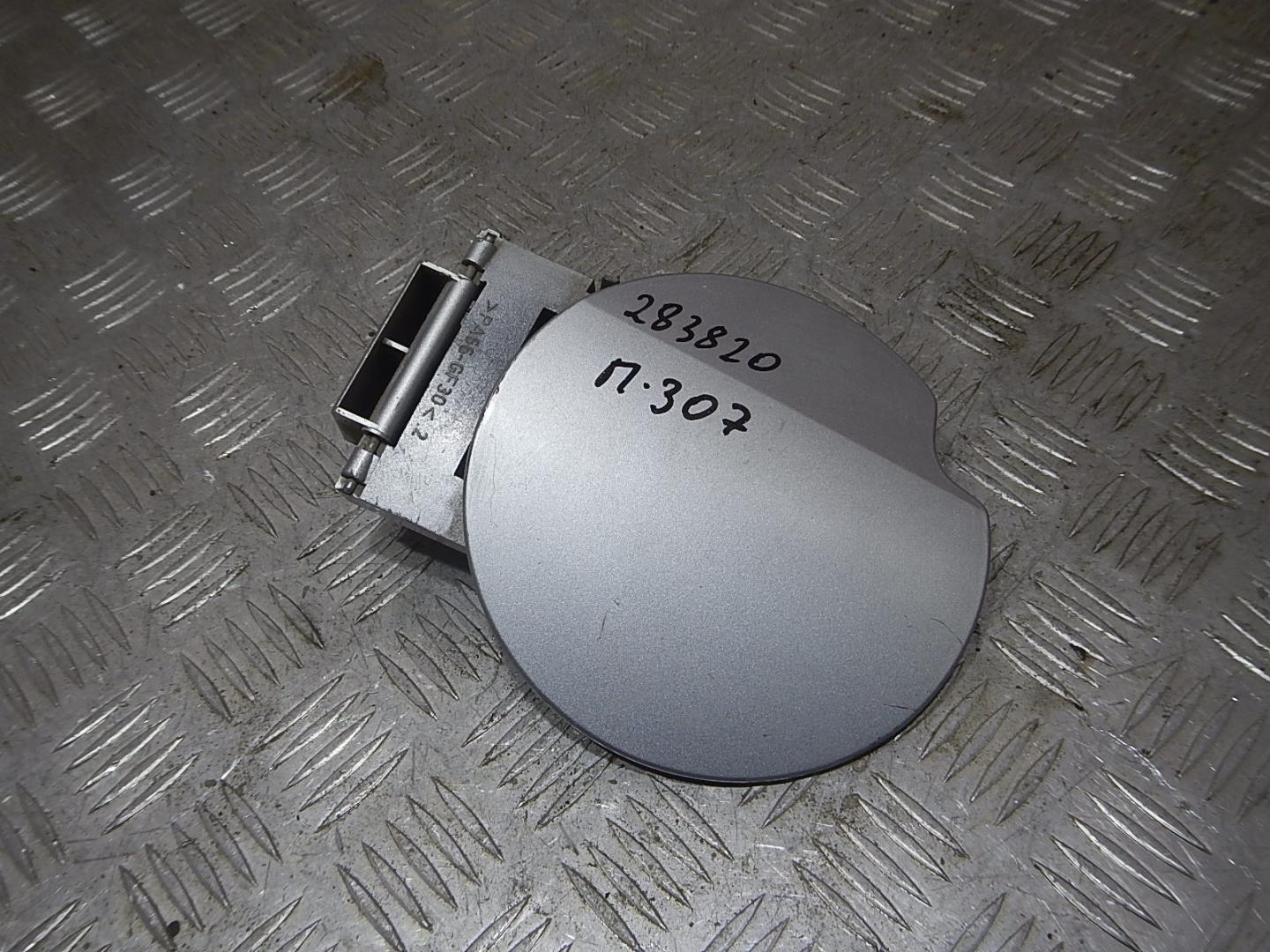 Лючок бензобака