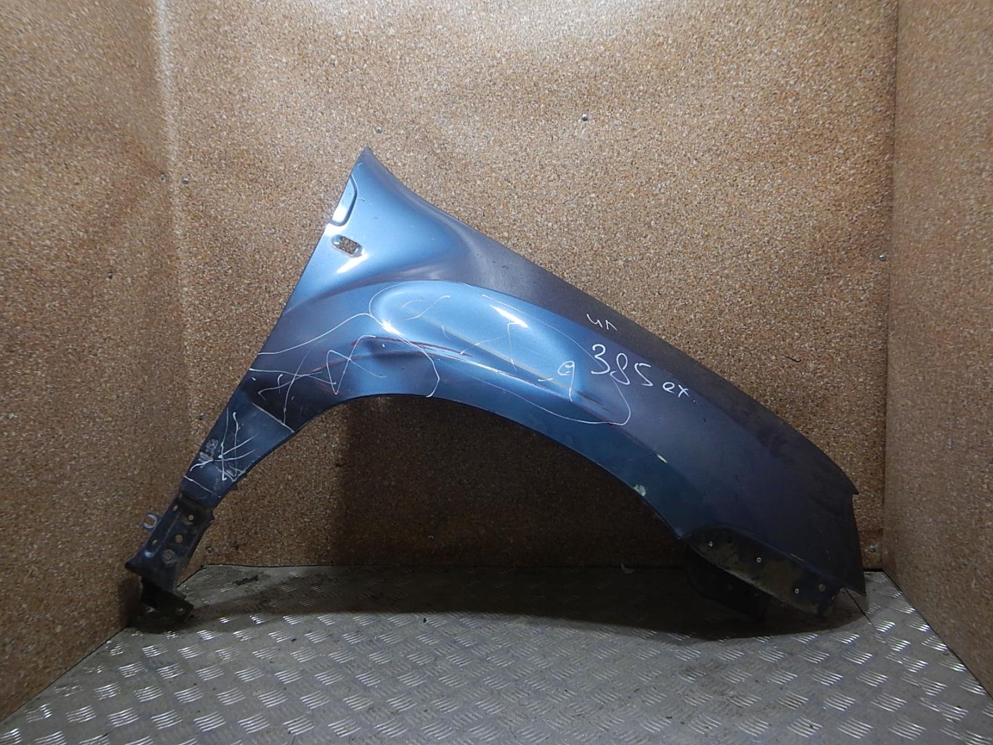 Крыло переднее правое