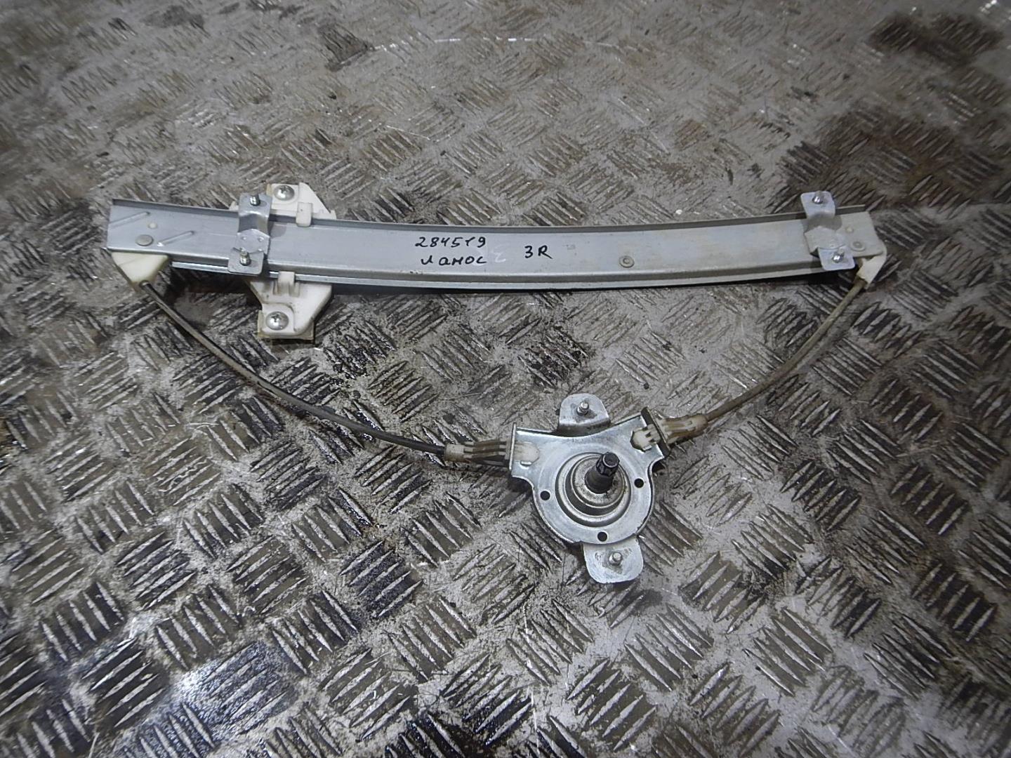 Стеклоподъемник механ. задний правый