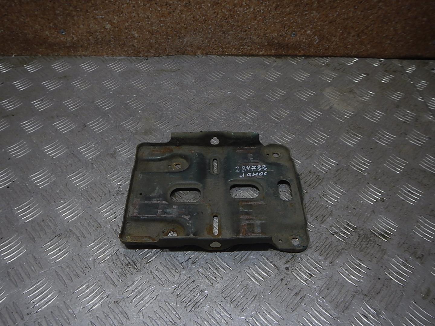 Крепление АКБ (корпус/подставка)