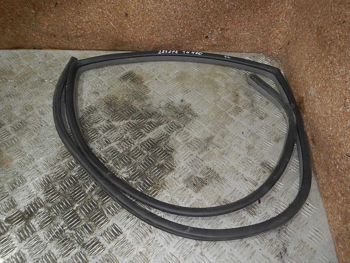 Уплотнитель двери