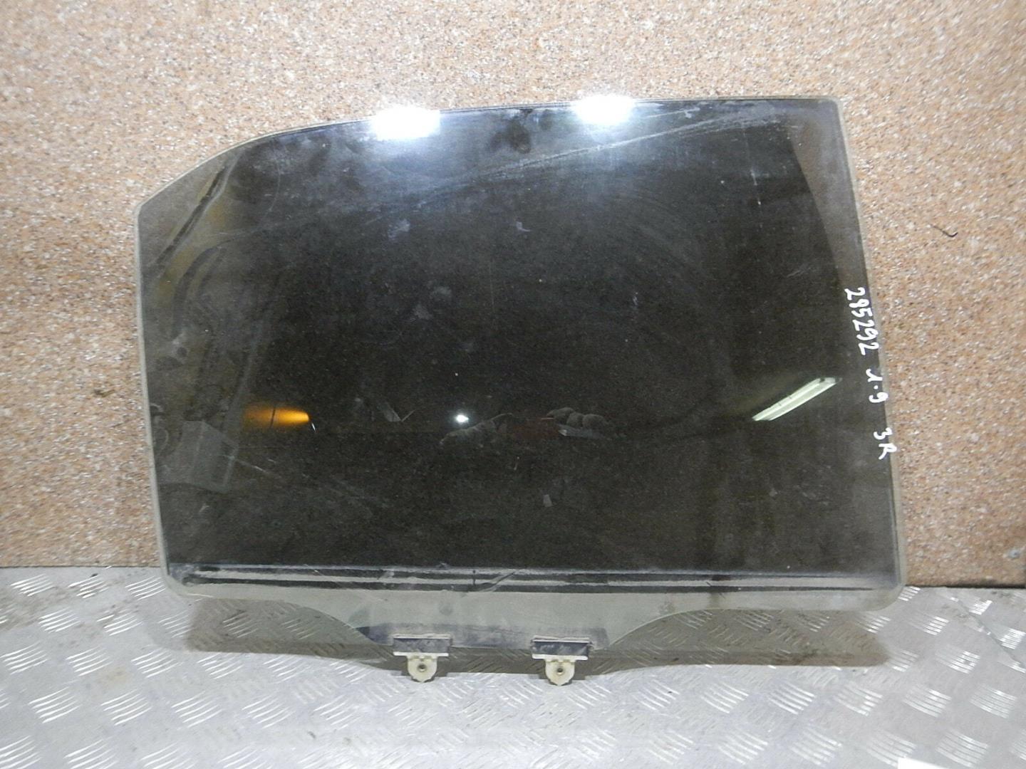 Стекло двери задней правой