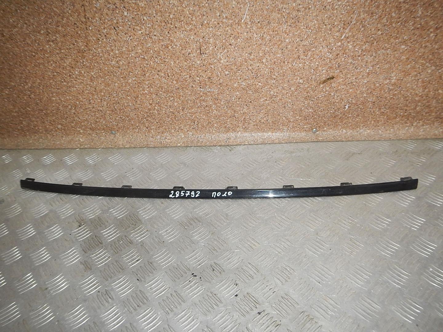 Молдинг переднего бампера