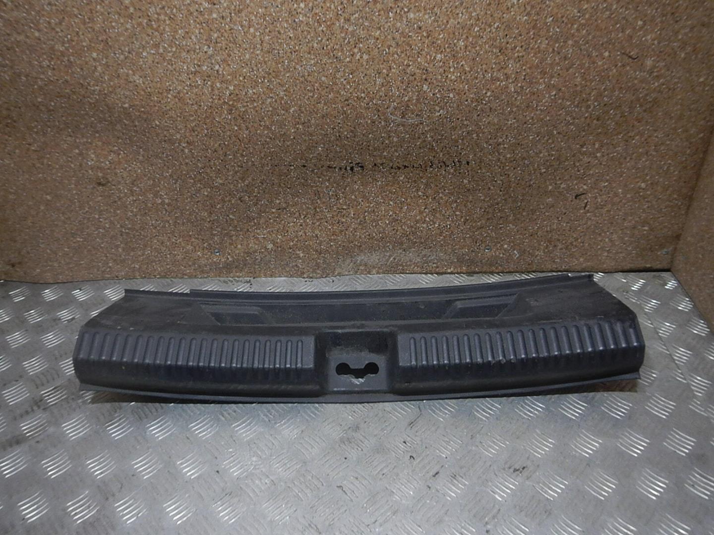 Обшивка багажника