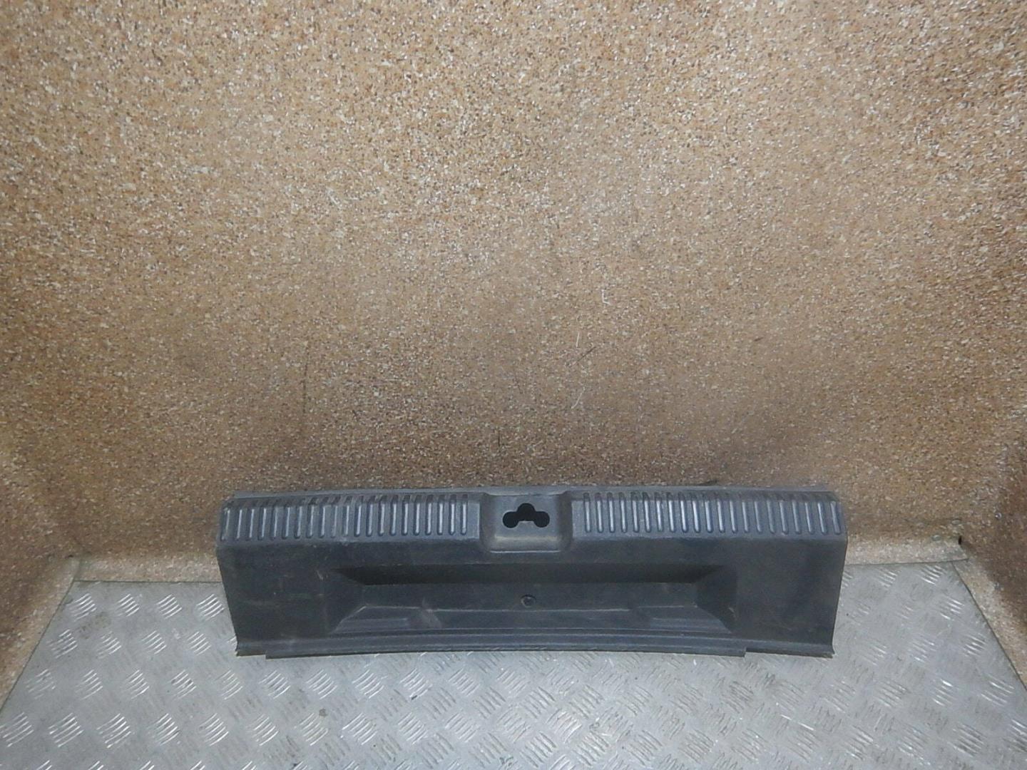 Обшивка багажника