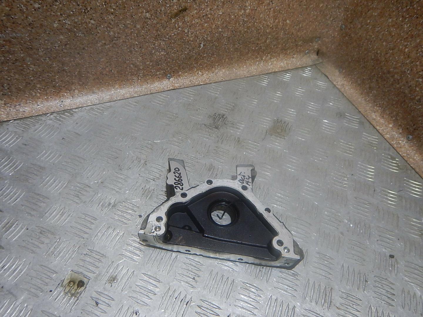 Крышка двигателя передняя