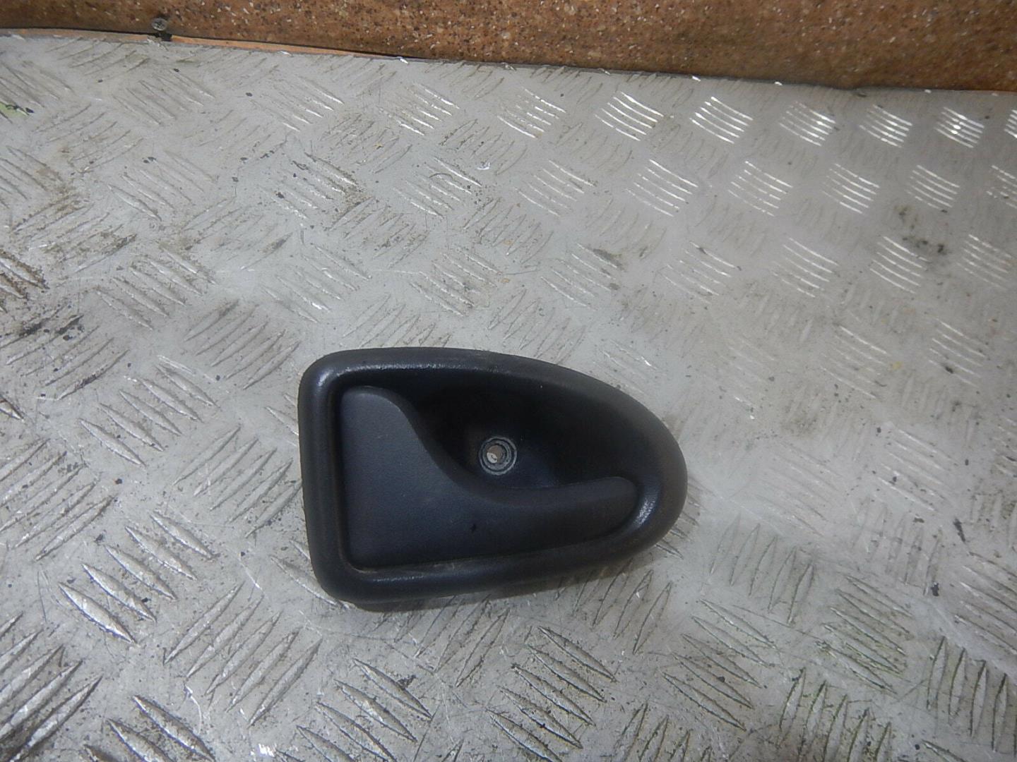 Ручка двери внутренняя левая