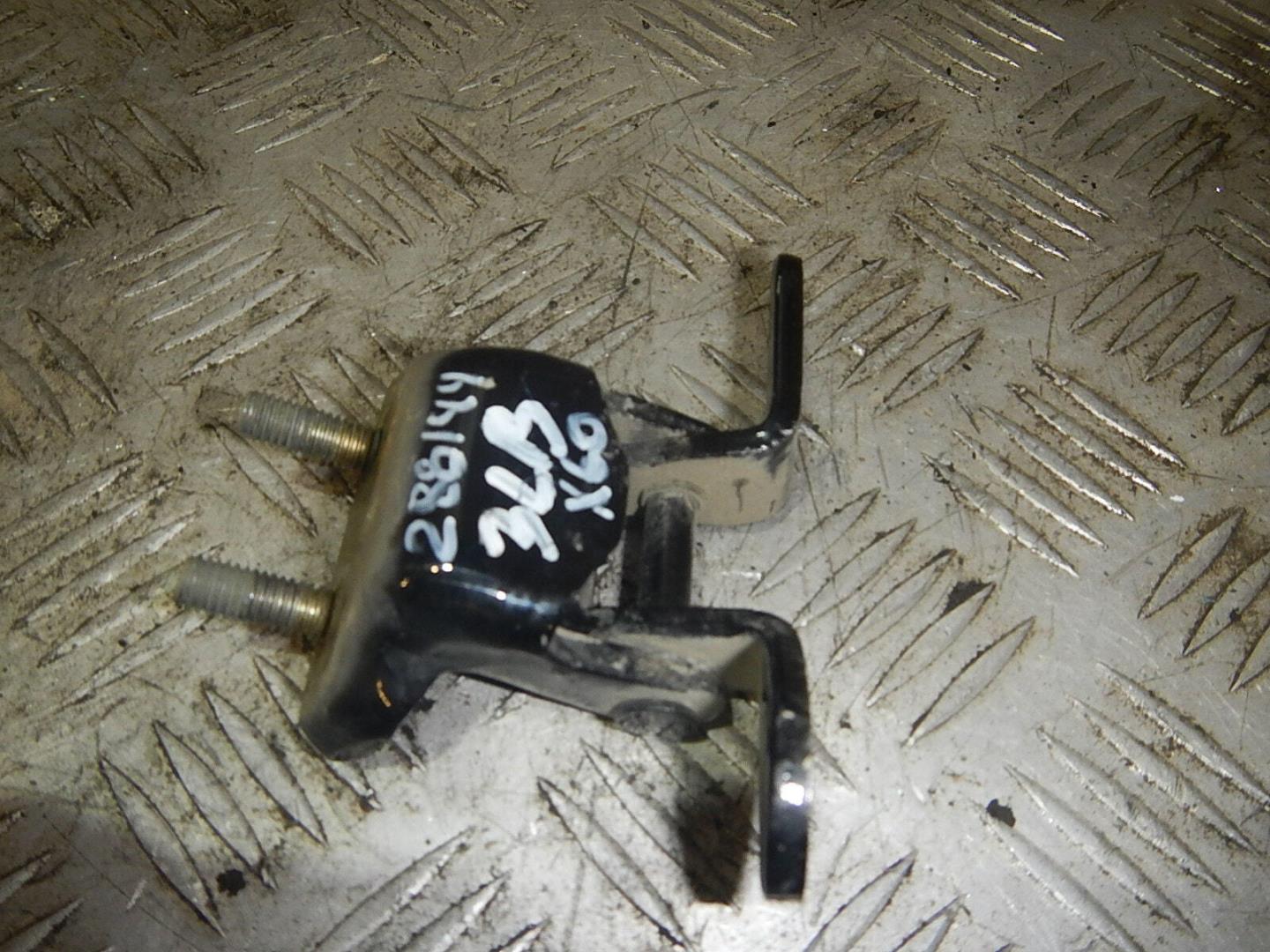 Петля двери задней левой верхняя