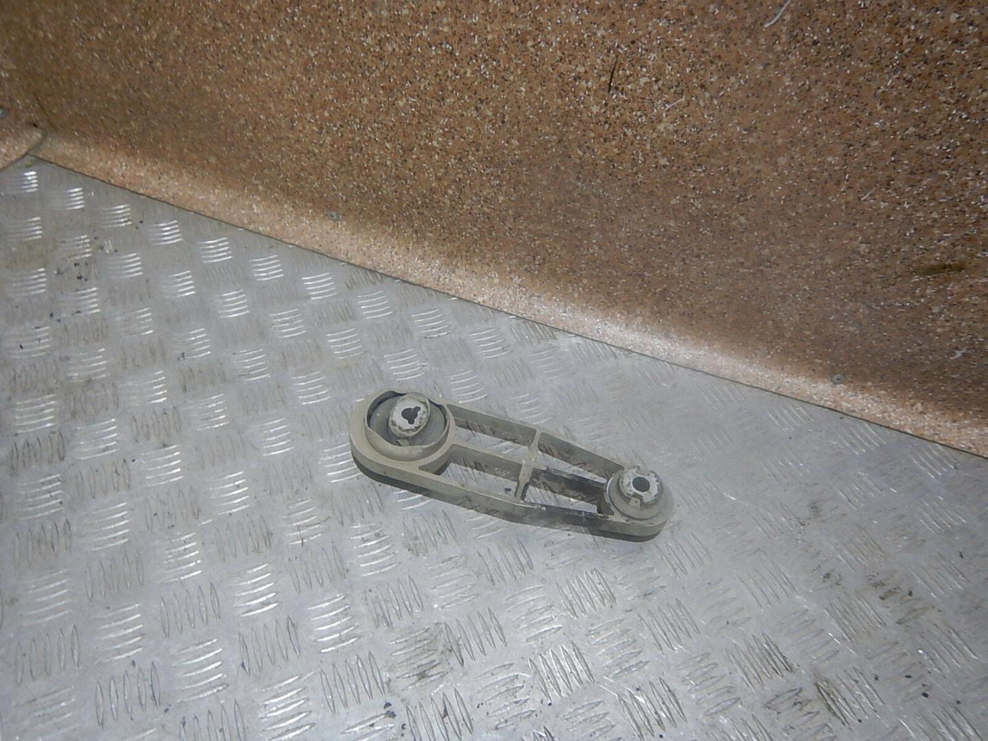 Опора двигателя задняя