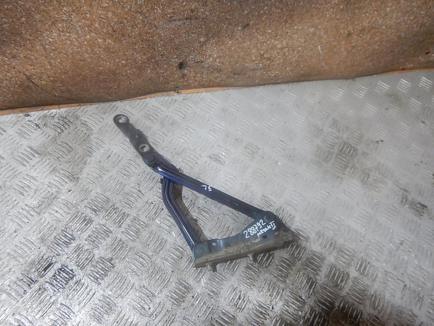 Петля крышки багажника