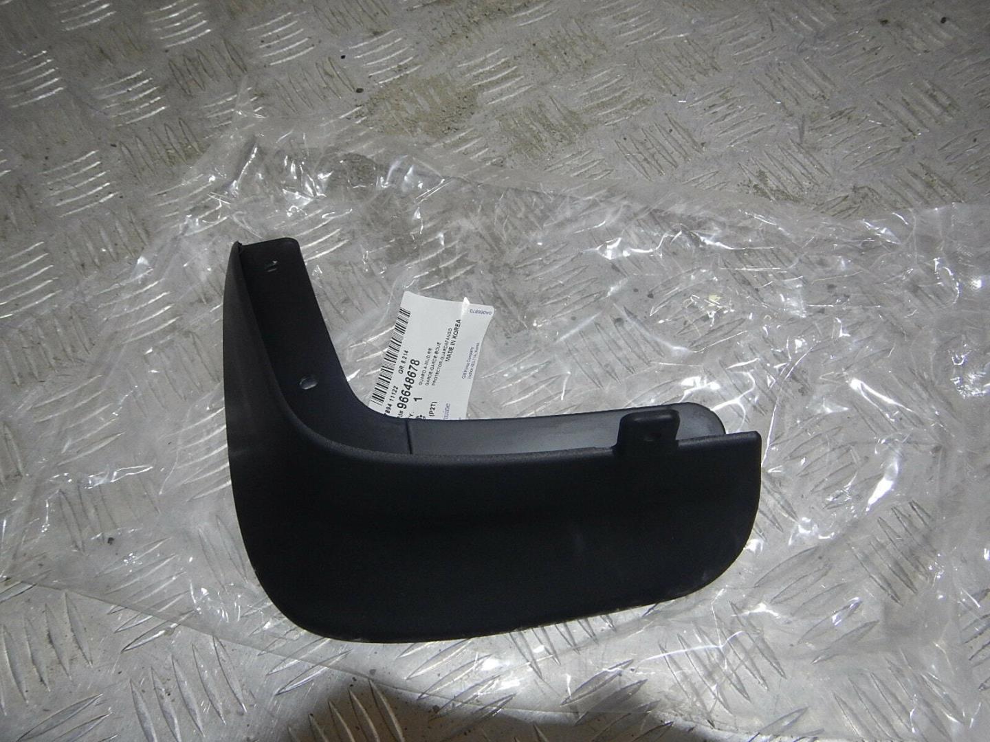 Брызговик задний левый