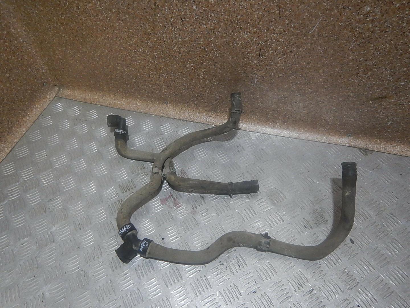 Патрубок отопителя