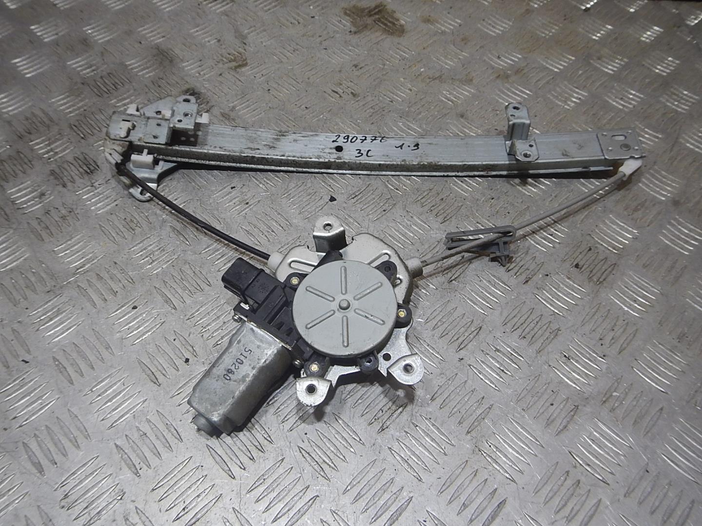 Стеклоподъемник электр. задний левый