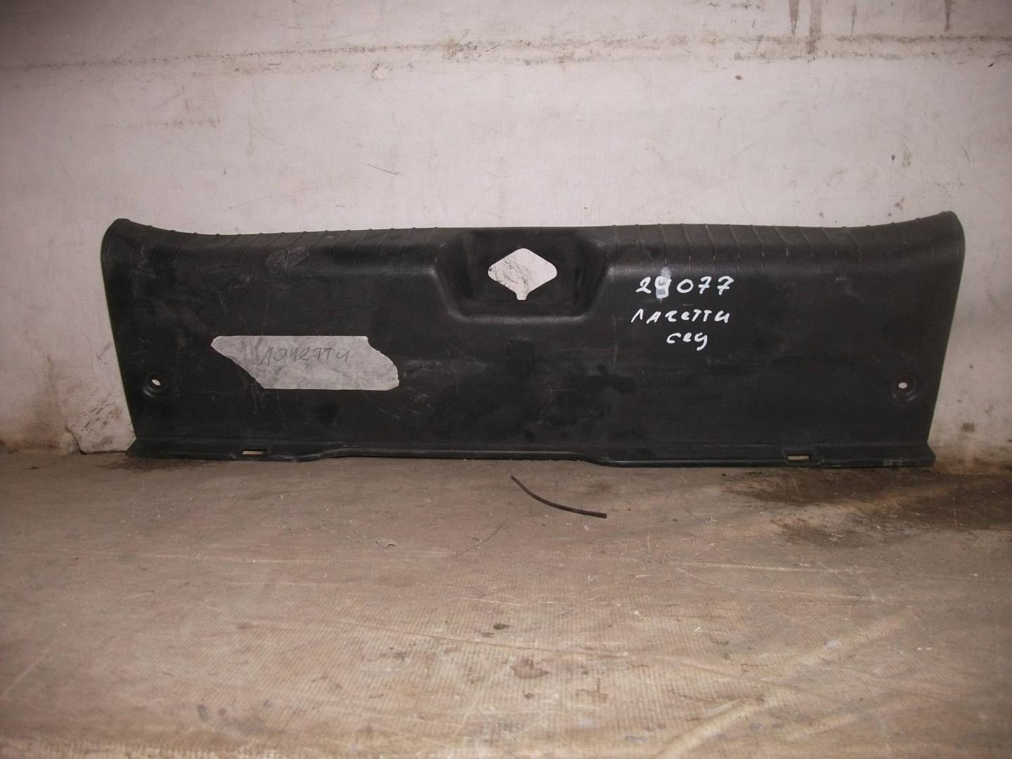 Накладка двери багажника