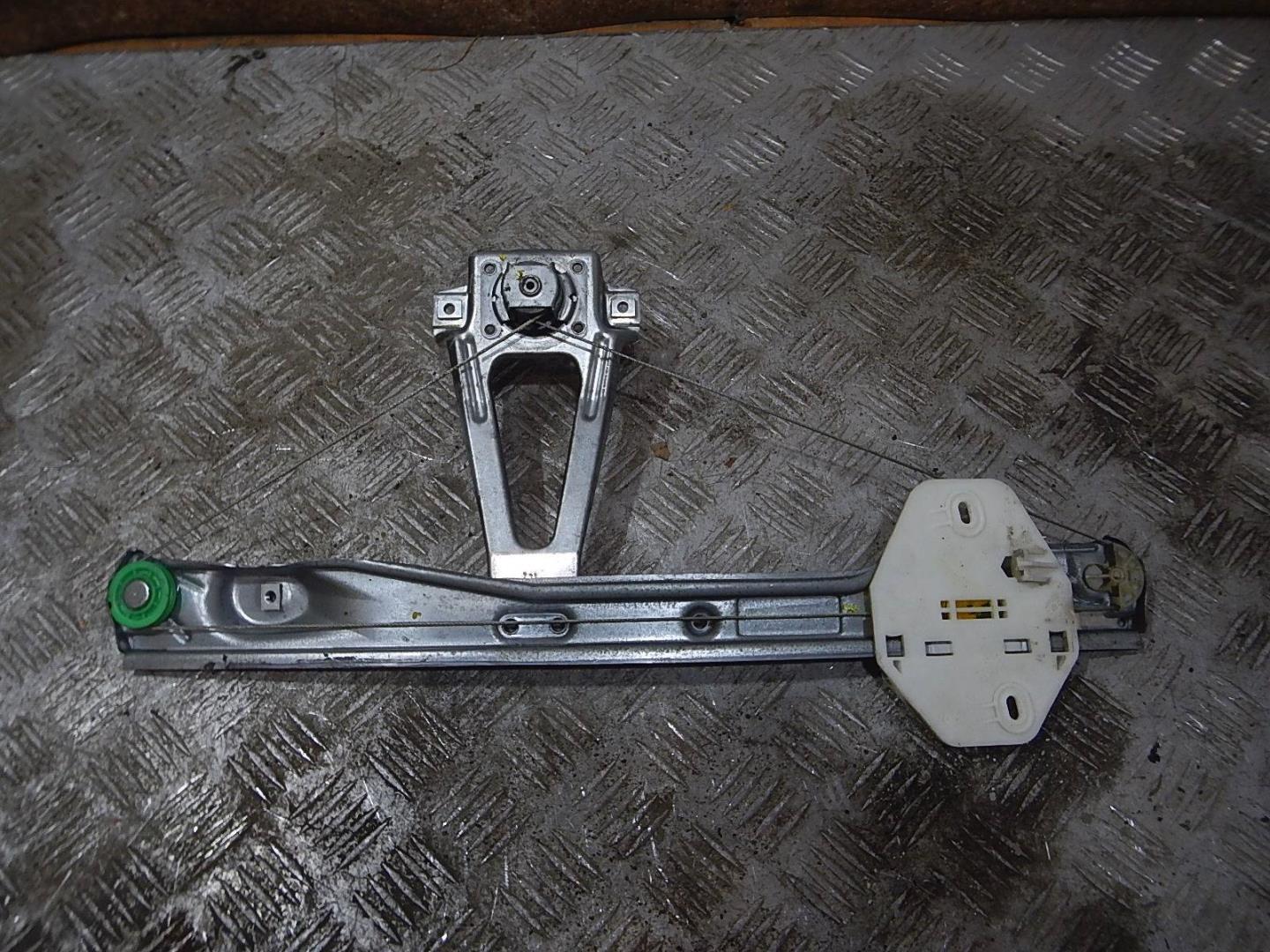 Стеклоподъемник механ. задний правый