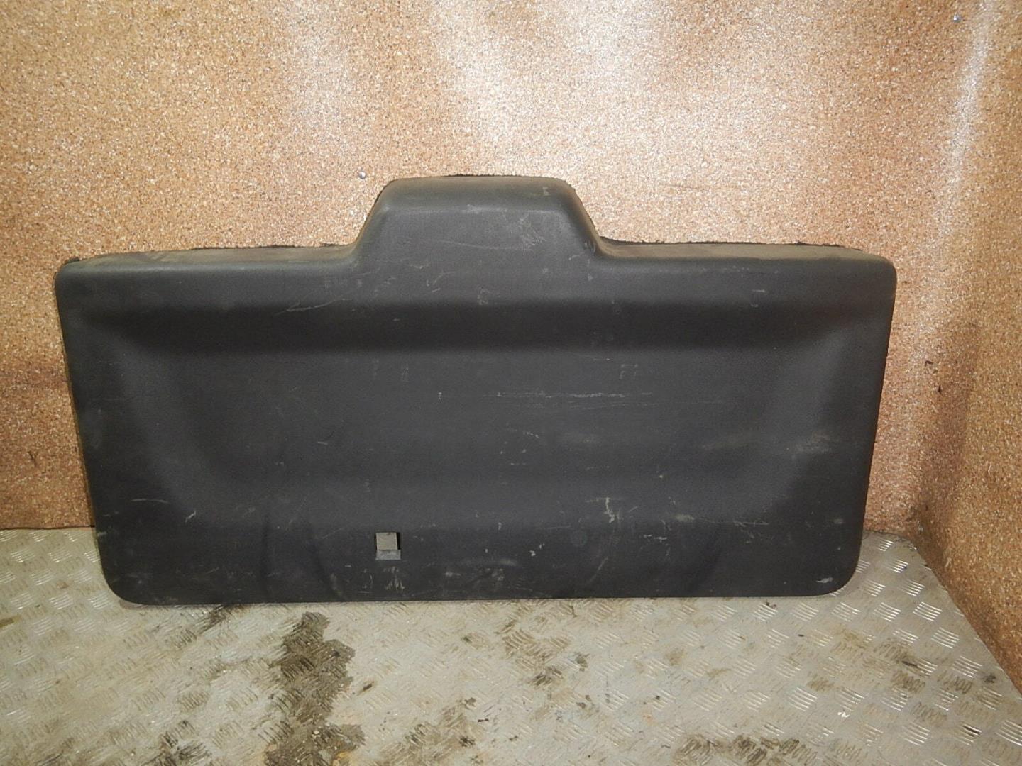 Обшивка двери багажника