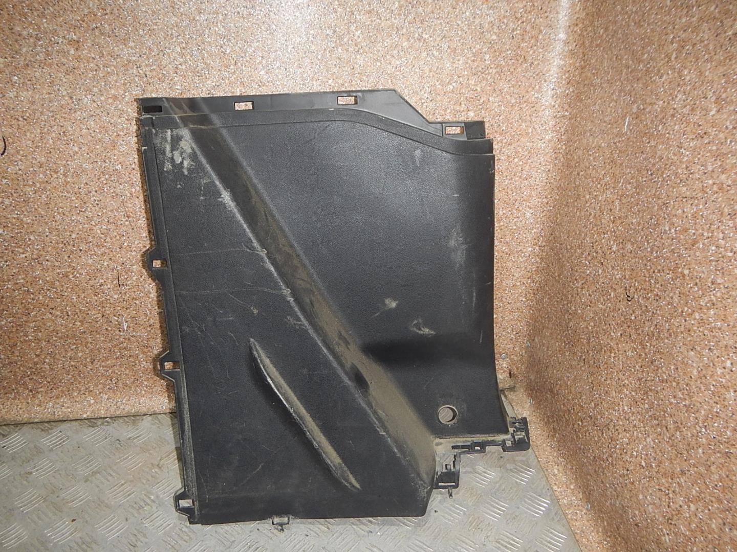 Обшивка багажника