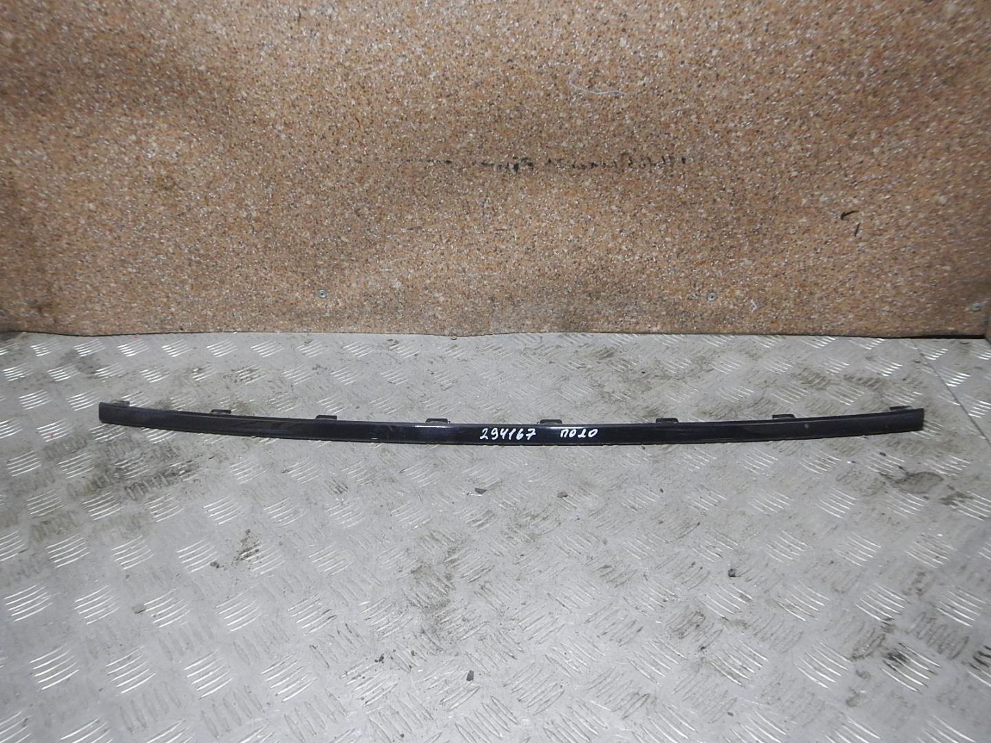 Молдинг переднего бампера