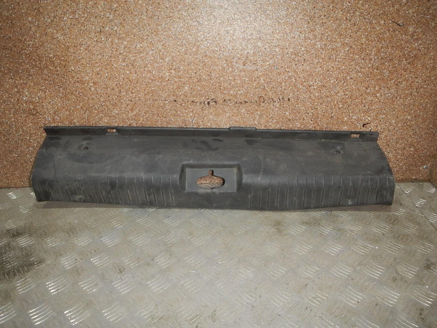 Обшивка багажника