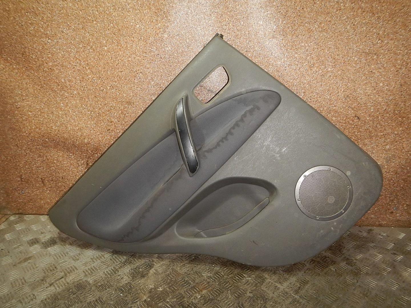 Обшивка двери задней левой