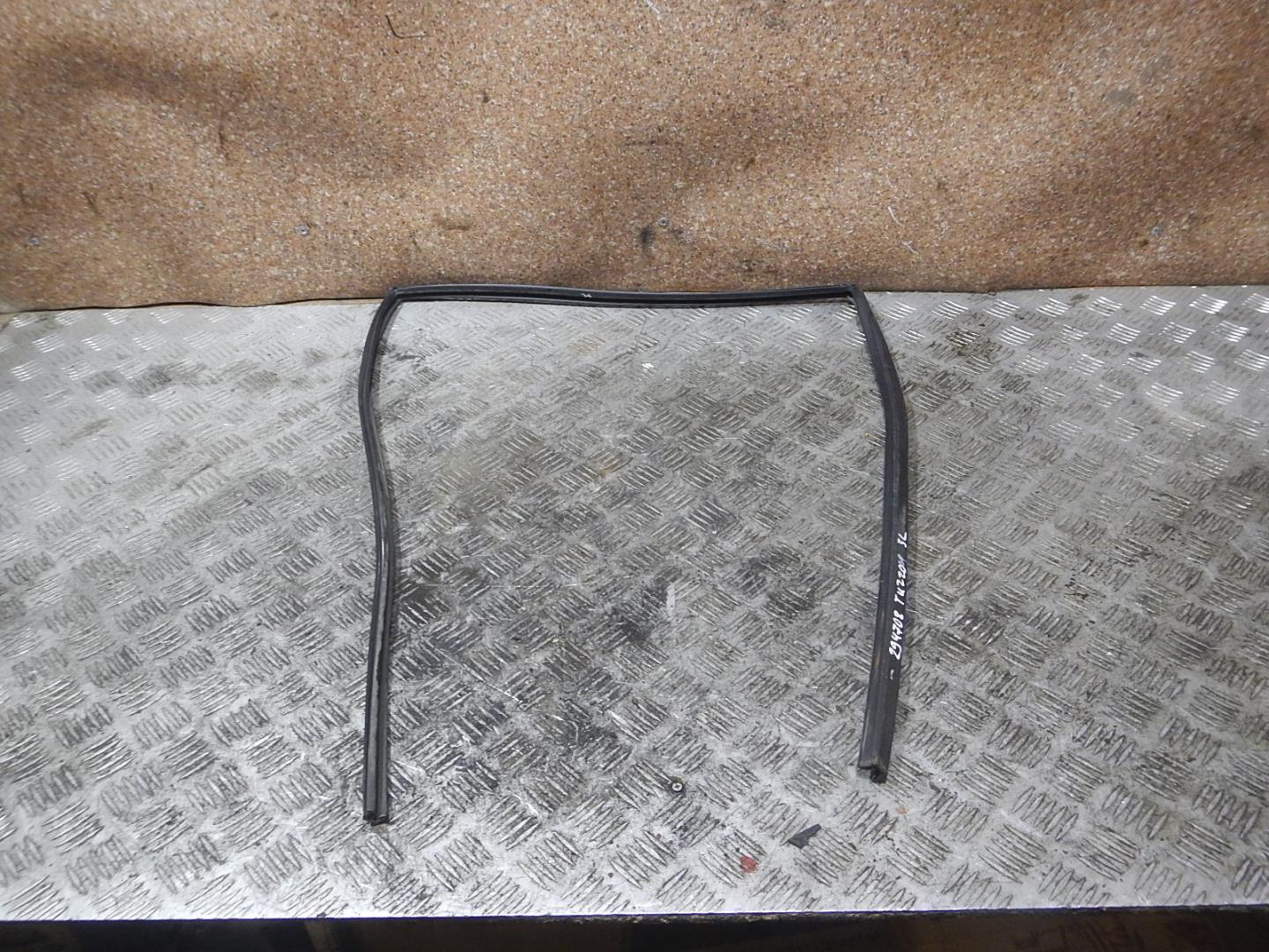 Уплотнитель стекла двери