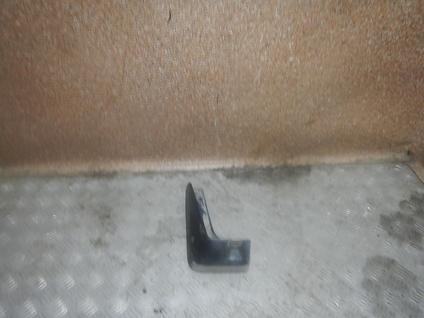 Брызговик задний левый