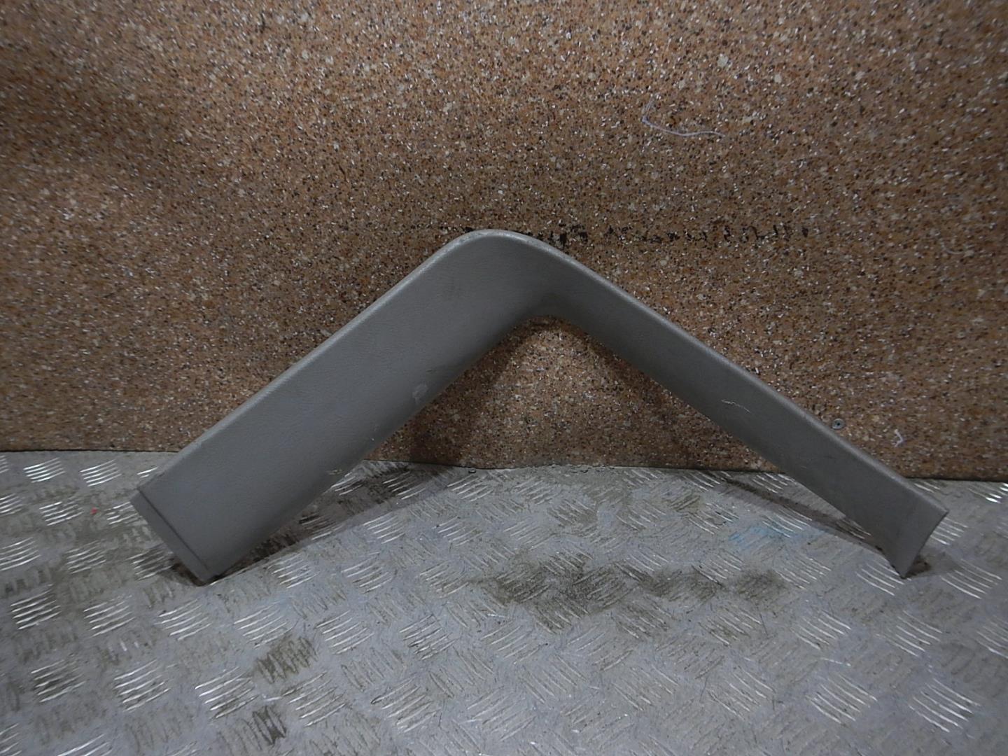 Обшивка двери багажника