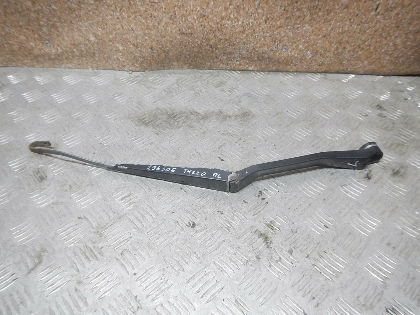 Поводок стеклоочистителя передний левый