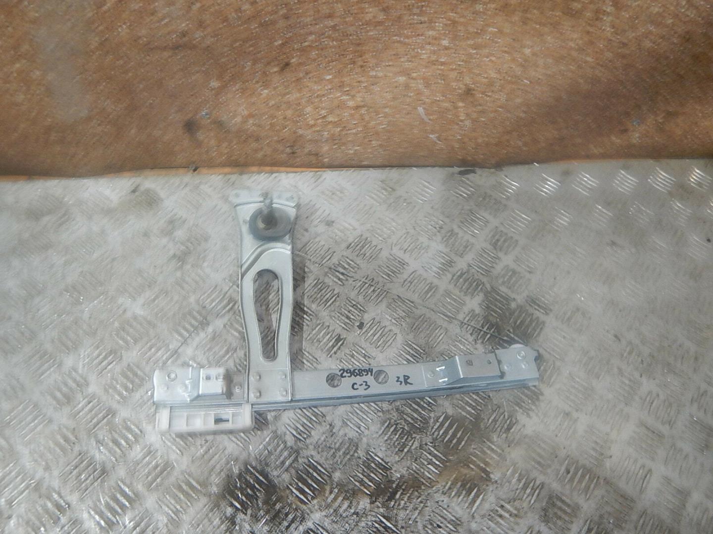 Стеклоподъемник механ. задний правый