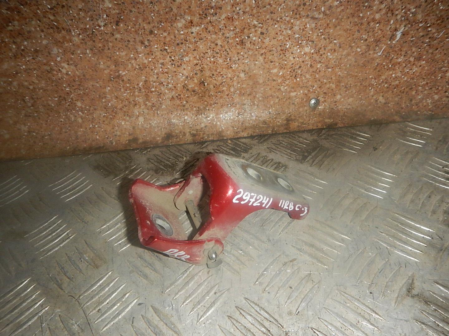 Петля двери передней правой верхняя