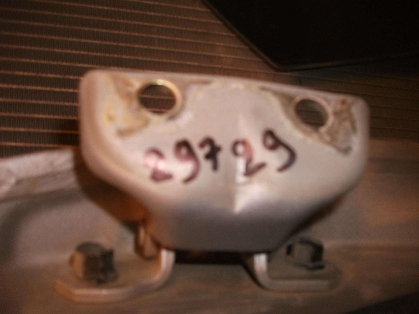 Петля двери задней левой верхняя