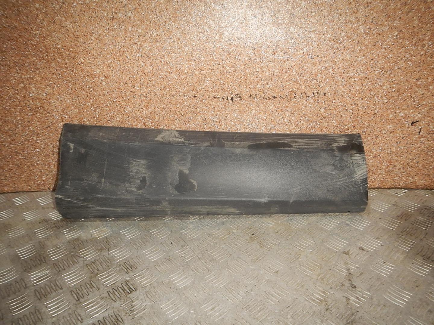 Молдинг задней правой двери