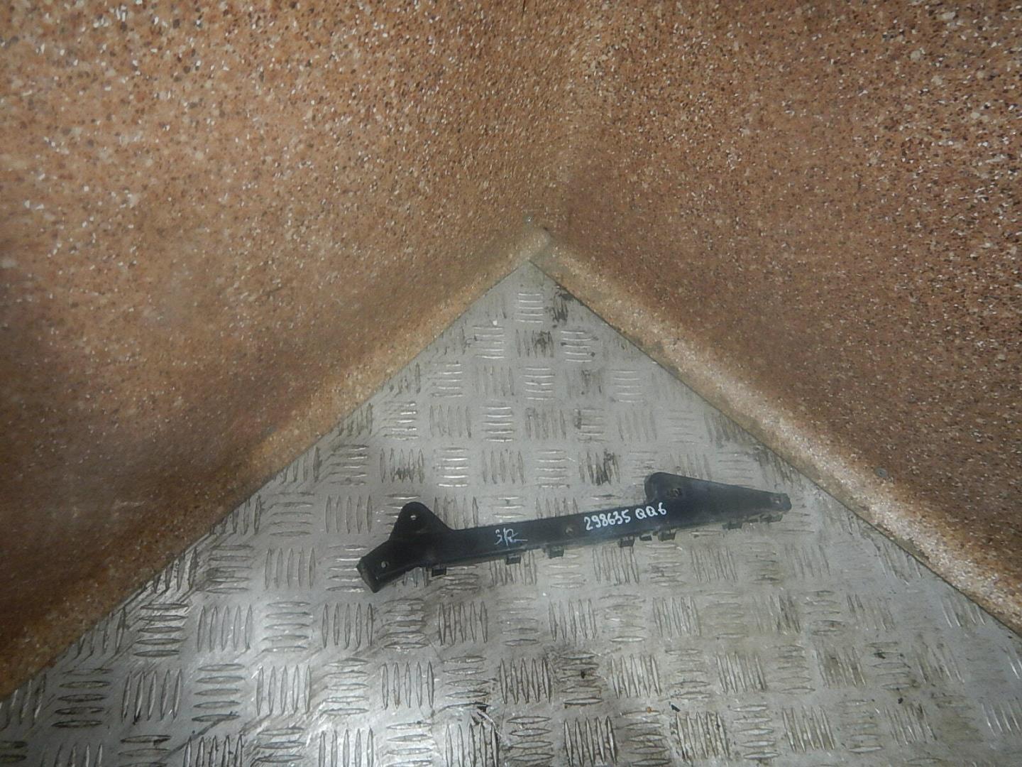 Кронштейн заднего бампера правый