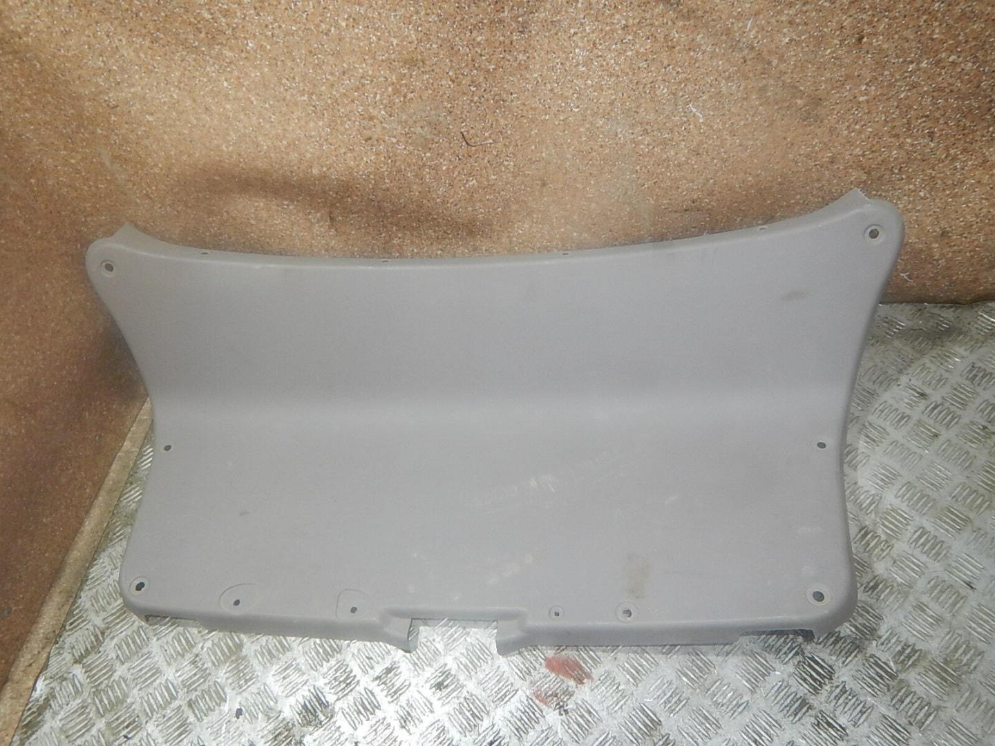 Обшивка крышки багажника