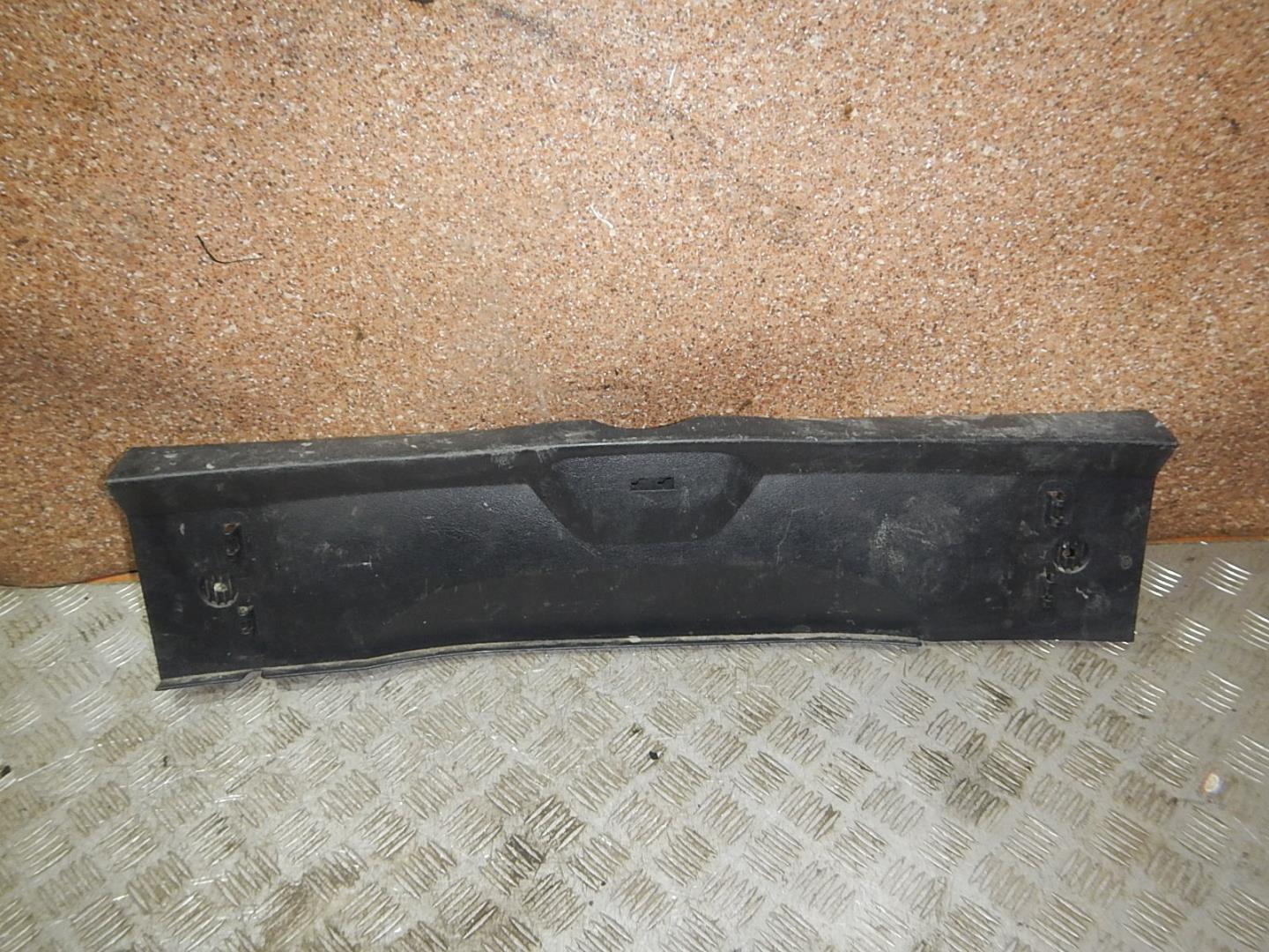 Обшивка багажника