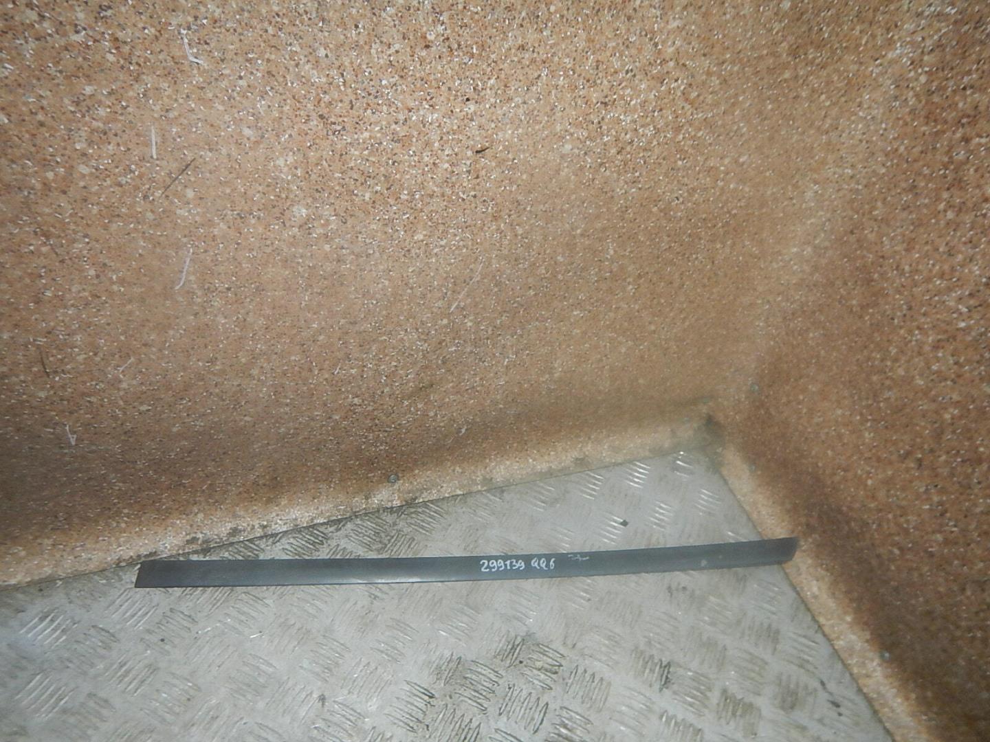 Молдинг задней левой двери