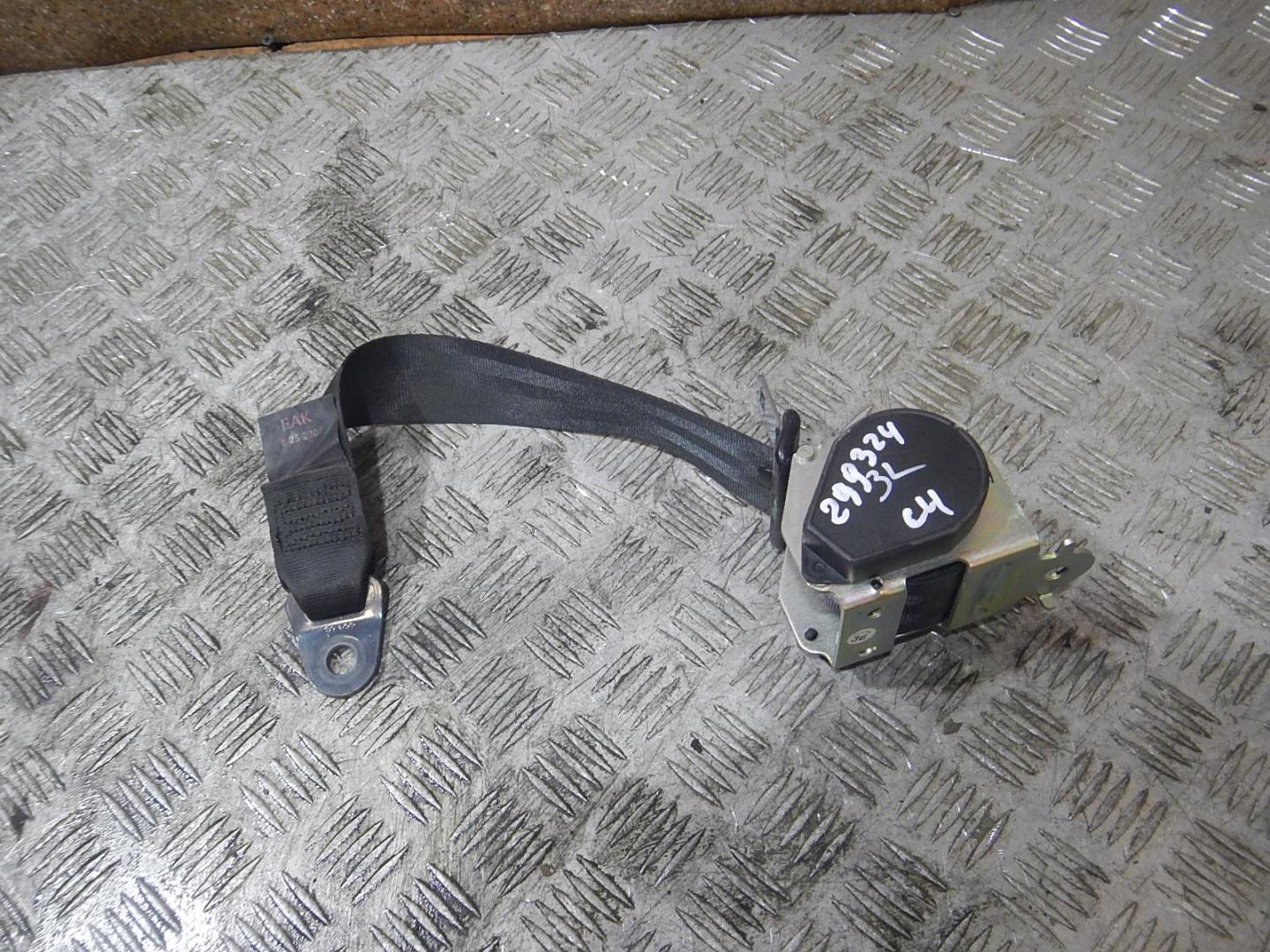 Ремень безопасности