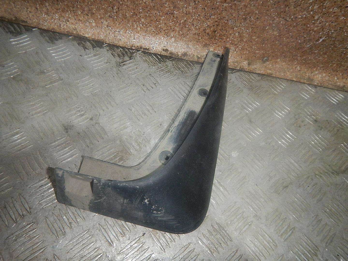 Брызговик задний правый