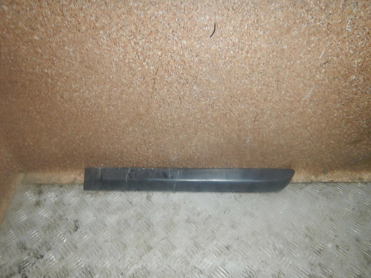 Молдинг задней левой двери