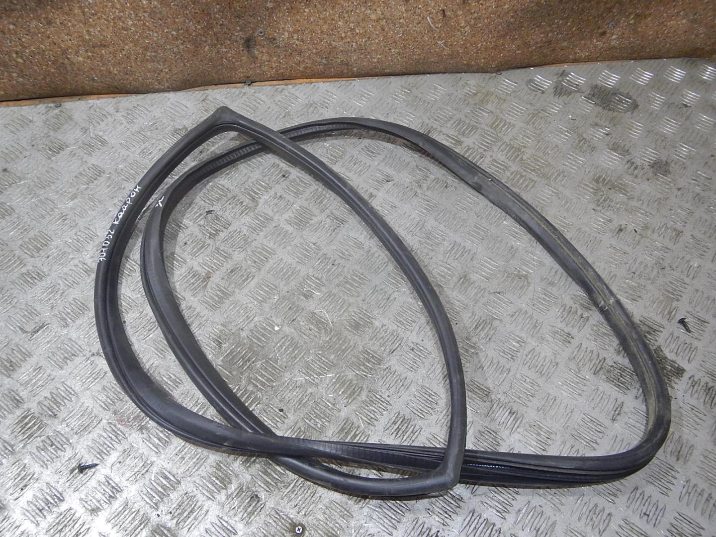 Уплотнитель двери