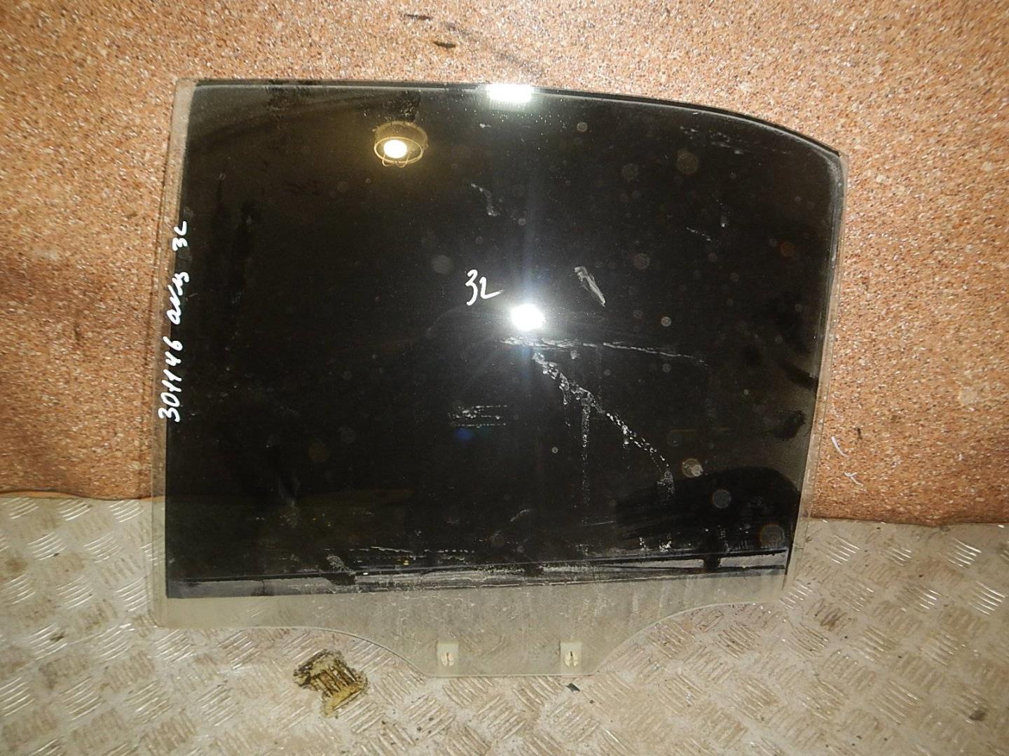 Стекло двери задней левой