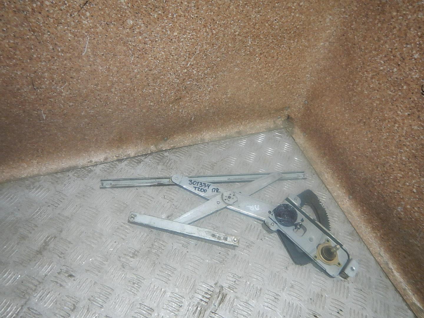 Стеклоподъемник механ. передний правый