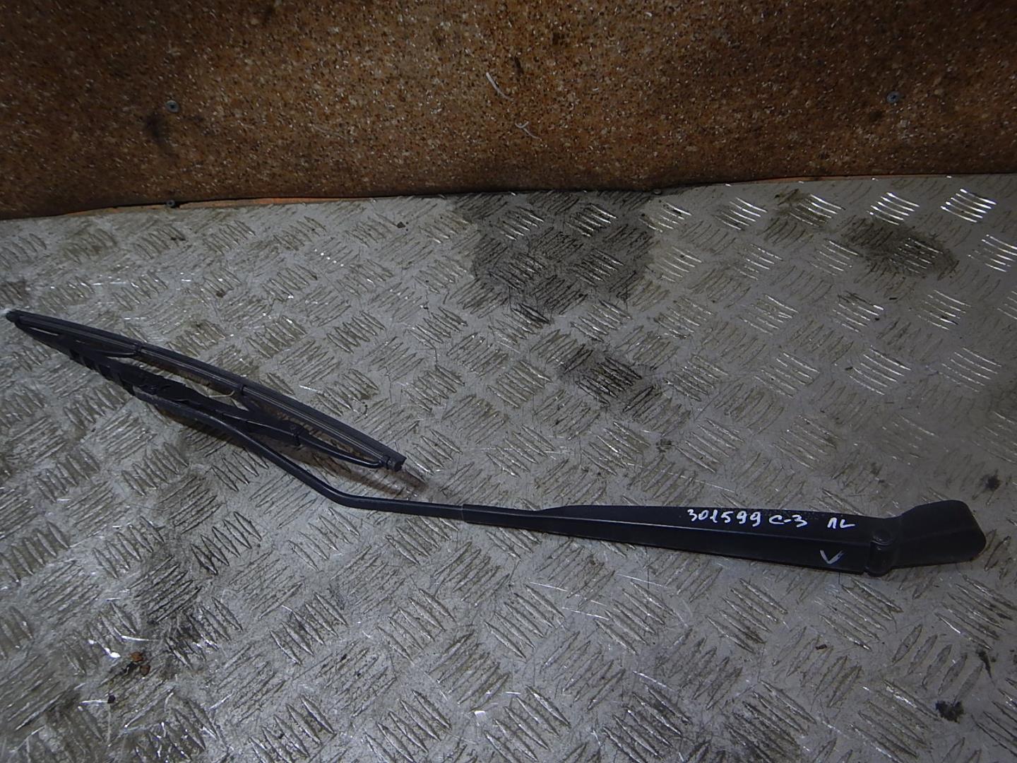 Поводок стеклоочистителя передний левый